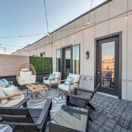 Holiday home Brand New Views Karaoke Near Downtown