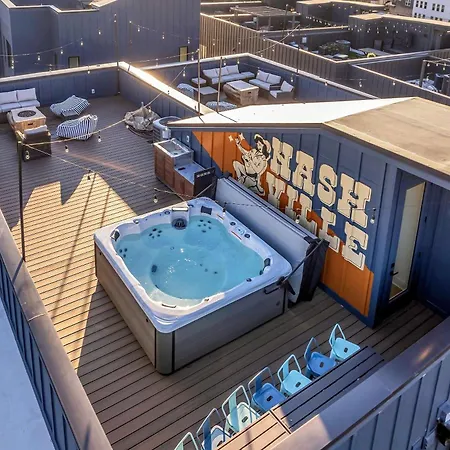 Holiday home 4 Rooftop Decks 4 Hot Tubs Game & Sauna