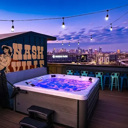 4 Rooftop Decks 4 Hot Tubs Game & Sauna * Nashville