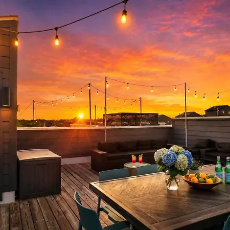 Rooftop Deck 2 Car Garage Near Downtown Nashville