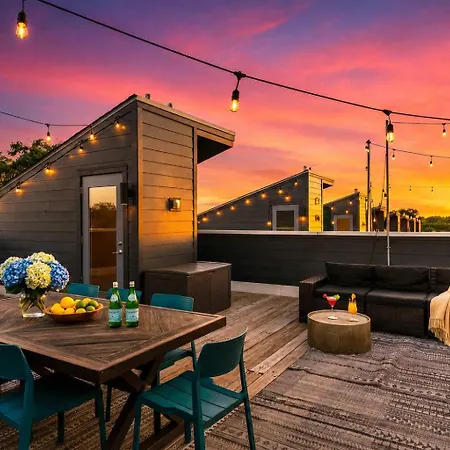 Holiday home Rooftop Deck 2 Car Garage Near Downtown