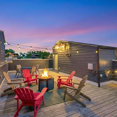 Rooftop Deck Grill Ping Pong Near Downtown Holiday home *