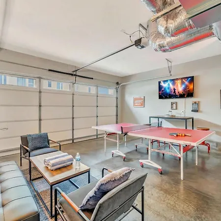 Holiday home Rooftop Deck Grill Ping Pong Near Downtown Nashville