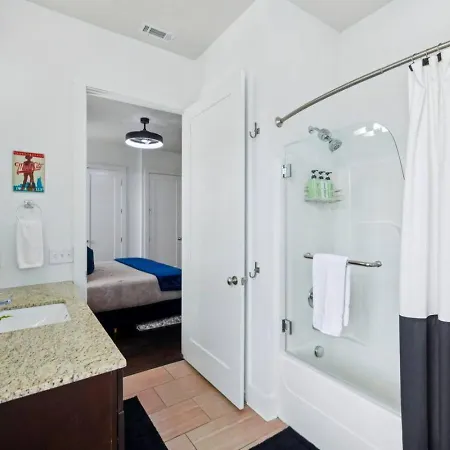 Holiday home Fabulous Nashvegas Loft Retreat Near Vandy Off West End Mins To Broadway *
