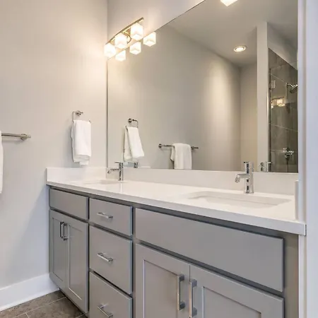2 Premier Homes Sleeps 24 Rooftops * Nashville