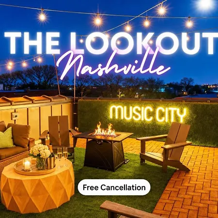 Skyline Views With Double Rooftop Deck & Game Holiday home *