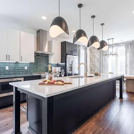 Holiday home Luxe 4br Retreat With Rooftop Fire Pit & Garage Nashville