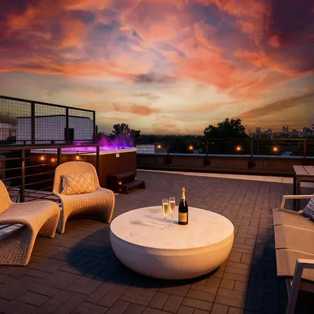 Escape With Skyline Deck And Hot Tub *