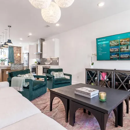 Luxe 4br Retreat With Hot Tub & Skyline Deck Holiday home *