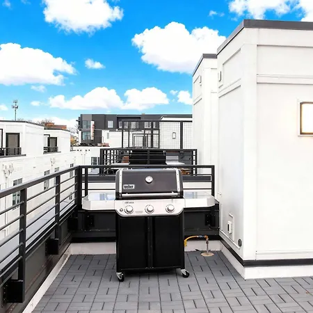 Escape With Skyline Deck And Hot Tub
