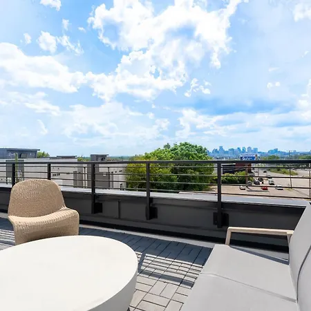 Holiday home Luxe Group With Hot Tub & Rooftop Lounge *