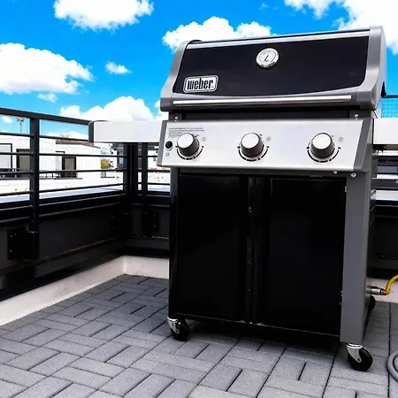 Escape With Skyline Deck And Hot Tub Nashville