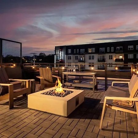 Luxe 4br Retreat With Rooftop Fire Pit & Garage Holiday home *