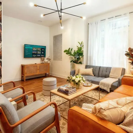 Skyline Views With Double Rooftop Deck & Game