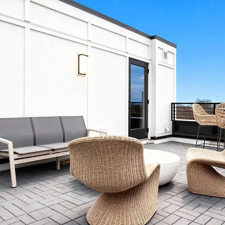 Escape With Skyline Deck And Hot Tub Nashville