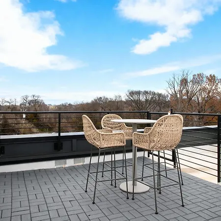 Escape With Skyline Deck And Hot Tub