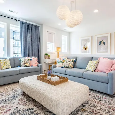 Holiday home Luxe Group With Hot Tub & Rooftop Lounge *