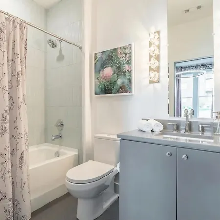 Luxe 4br Retreat With Rooftop Fire Pit & Garage Nashville