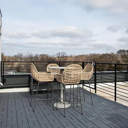 Rooftop Hot Tub & Skyline Views Near Broadway Nashville