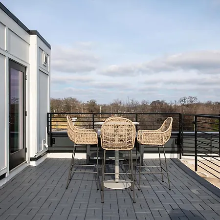 Rooftop Hot Tub & Skyline Views Near Broadway Holiday home Nashville