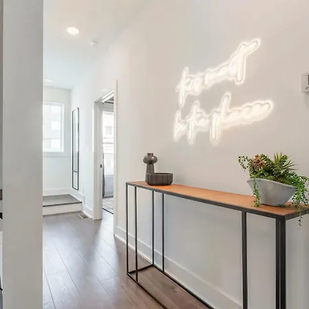 Luxe 4br Retreat With Rooftop Fire Pit & Garage Holiday home Nashville