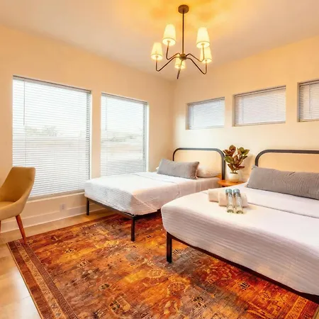 Skyline Views With Double Rooftop Deck & Game Holiday home Nashville