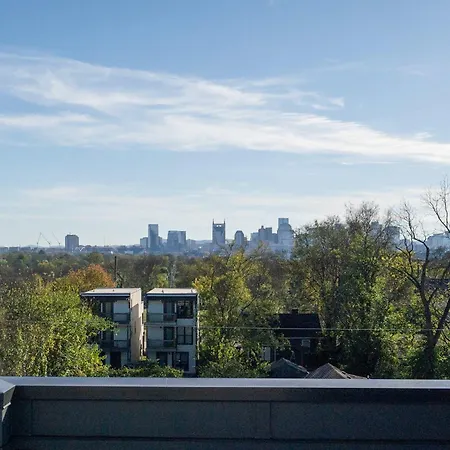 Rooftop Hot Tub & Skyline Views Near Broadway Holiday home
