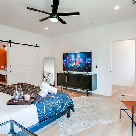 Holiday home Dual Homes Rooftop Deck In Downtown *