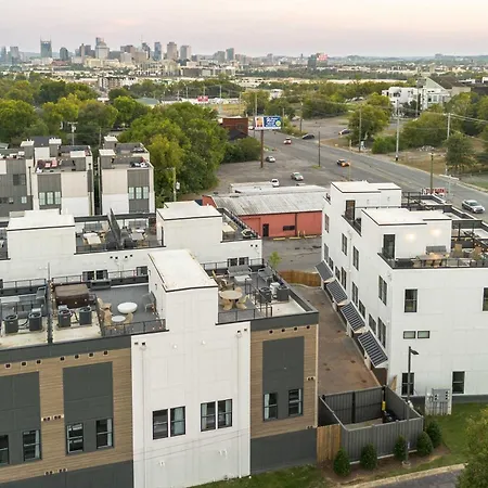 Rooftop Hot Tub & Skyline Views Near Broadway Holiday home *