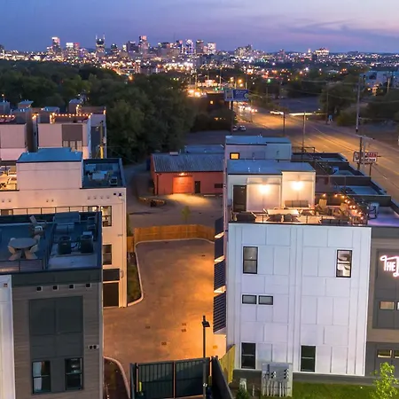 Rooftop Hot Tub & Skyline Views Near Broadway Holiday home Nashville