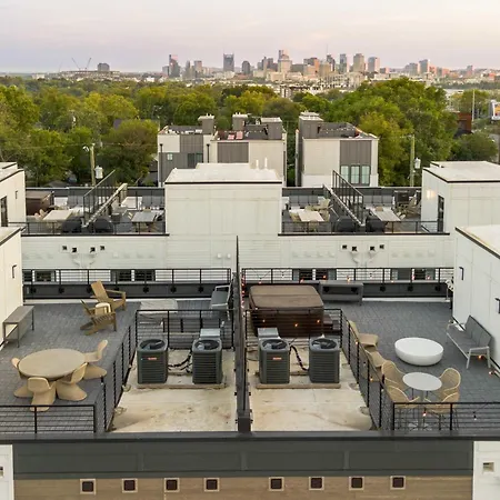 Holiday home Rooftop Hot Tub & Skyline Views Near Broadway