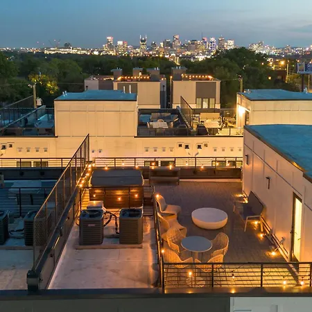 Holiday home Rooftop Hot Tub & Skyline Views Near Broadway