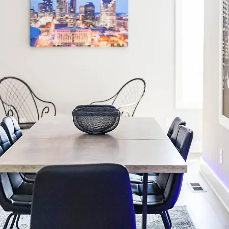 Friends In Skyline Places, 10 Min To Broadway, Perfect For Groups Holiday home Nashville