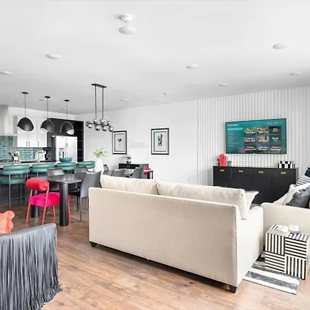 Escape With Skyline Deck And Hot Tub Nashville