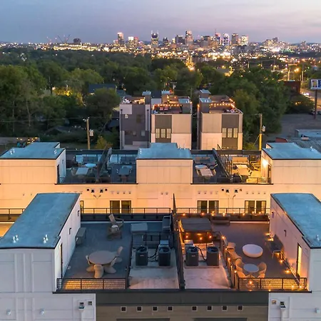 Rooftop Hot Tub & Skyline Views Near Broadway Nashville