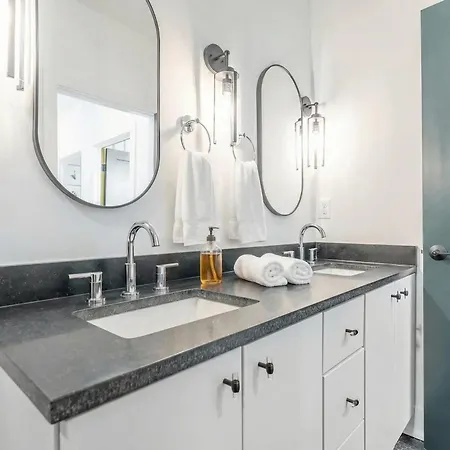 Luxe 4br Retreat With Rooftop Fire Pit & Garage * Nashville