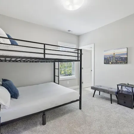 Friends In Skyline Places, 10 Min To Broadway, Perfect For Groups Holiday home Nashville