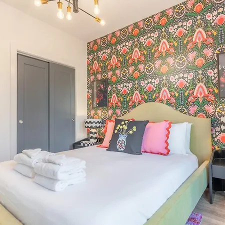 Retreat With Hot Tub & Private Garage Holiday home *