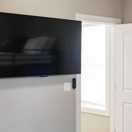 Friends In Skyline Places, 10 Min To Broadway, Perfect For Groups Holiday home Nashville