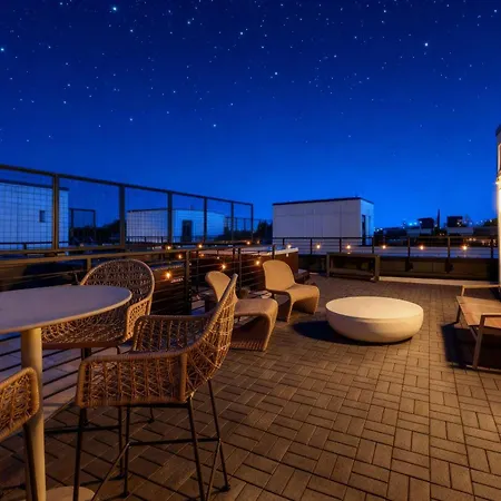 Rooftop Hot Tub & Skyline Views Near Broadway Holiday home Nashville