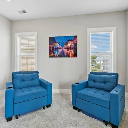 Friends In Skyline Places, 10 Min To Broadway, Perfect For Groups Holiday home Nashville