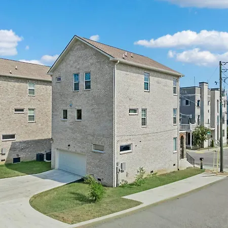 Friends In Skyline Places, 10 Min To Broadway, Perfect For Groups Holiday home