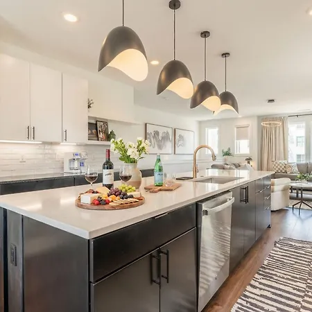 Holiday home Luxe 4br With Fire Pit Grill And Views Nashville