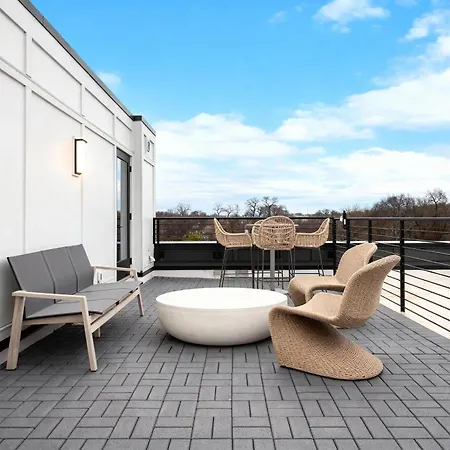 Escape With Skyline Deck And Hot Tub Nashville