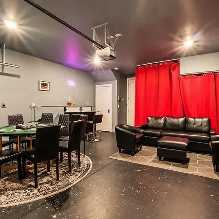 Private With Rooftop Game Near Downtown Nashville