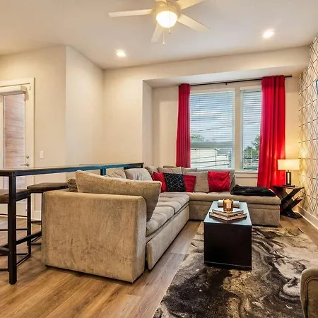 Holiday home Private With Rooftop Game Near Downtown