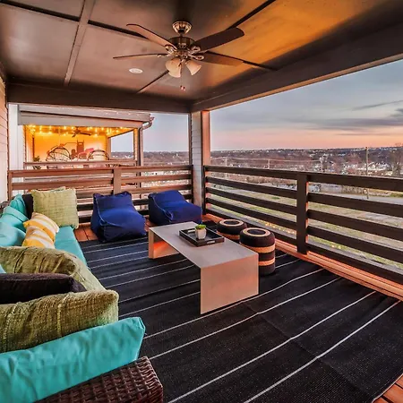 Game Balcony Backyard Near Downtown Nash