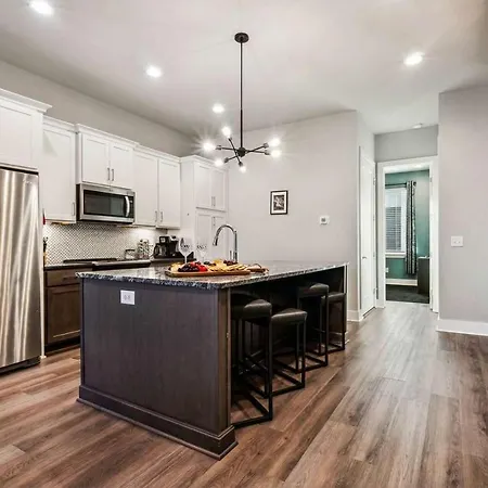 Holiday home Private With Rooftop Game Near Downtown