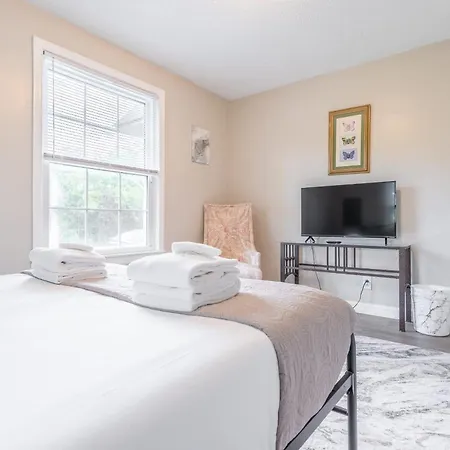 The Hope Hideaway - Cozy In The Nations Holiday home *