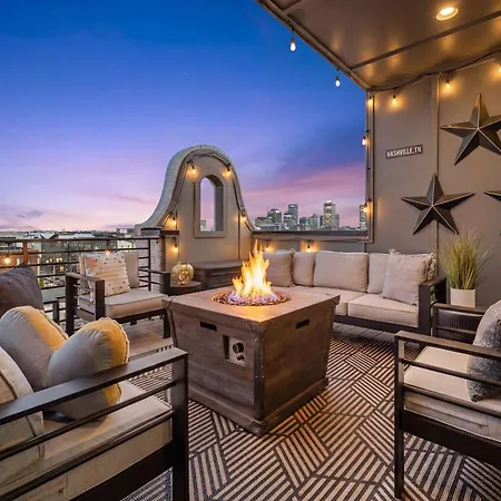 2 Homes! Broadway Views, Rooftops & Karaoke Holiday home Nashville